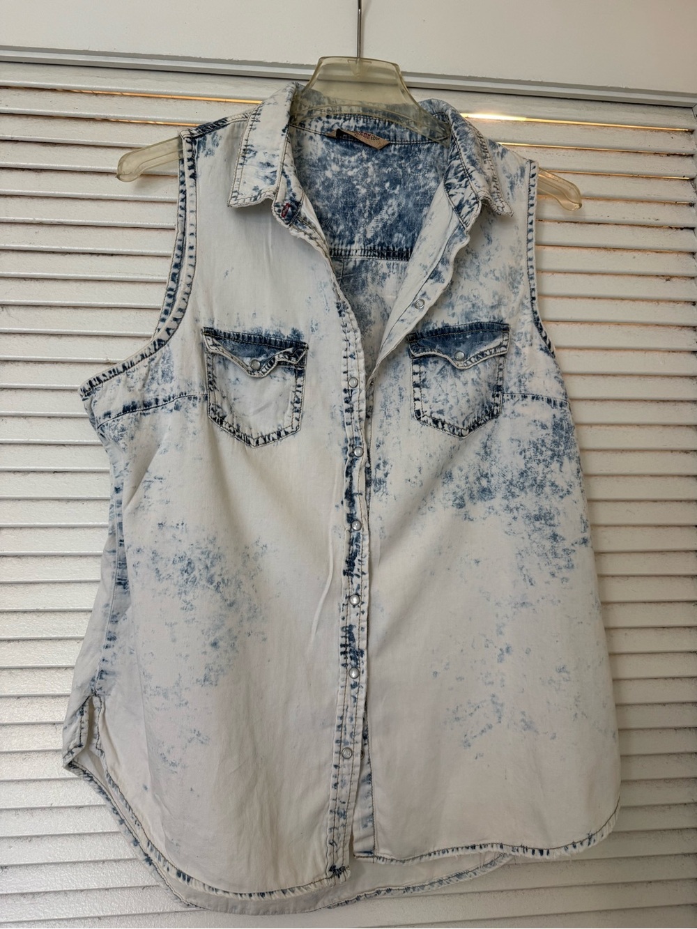 Highway Jeans Bleached White and Blue Sleeveless Button-Down Shirt